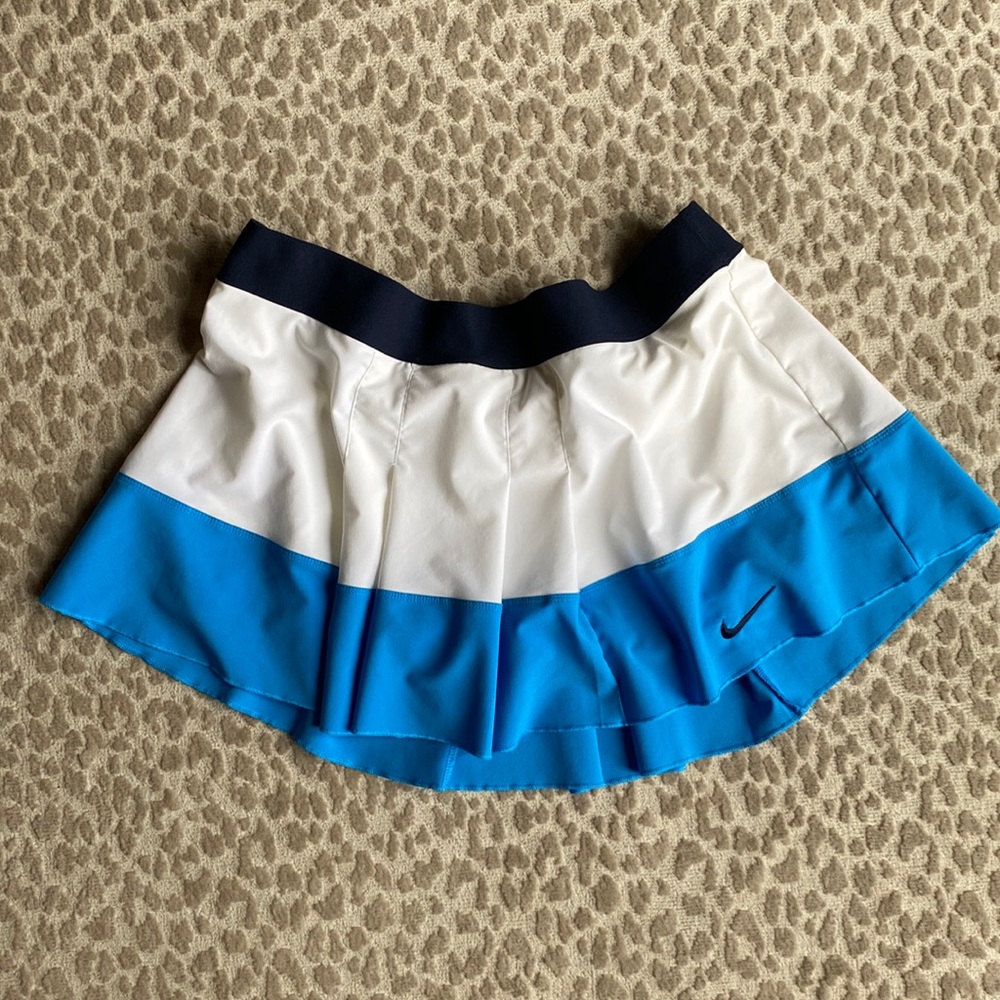 Nike Dri-Fit Workout & Tennis Skirt with Built-In Shorts, size XL